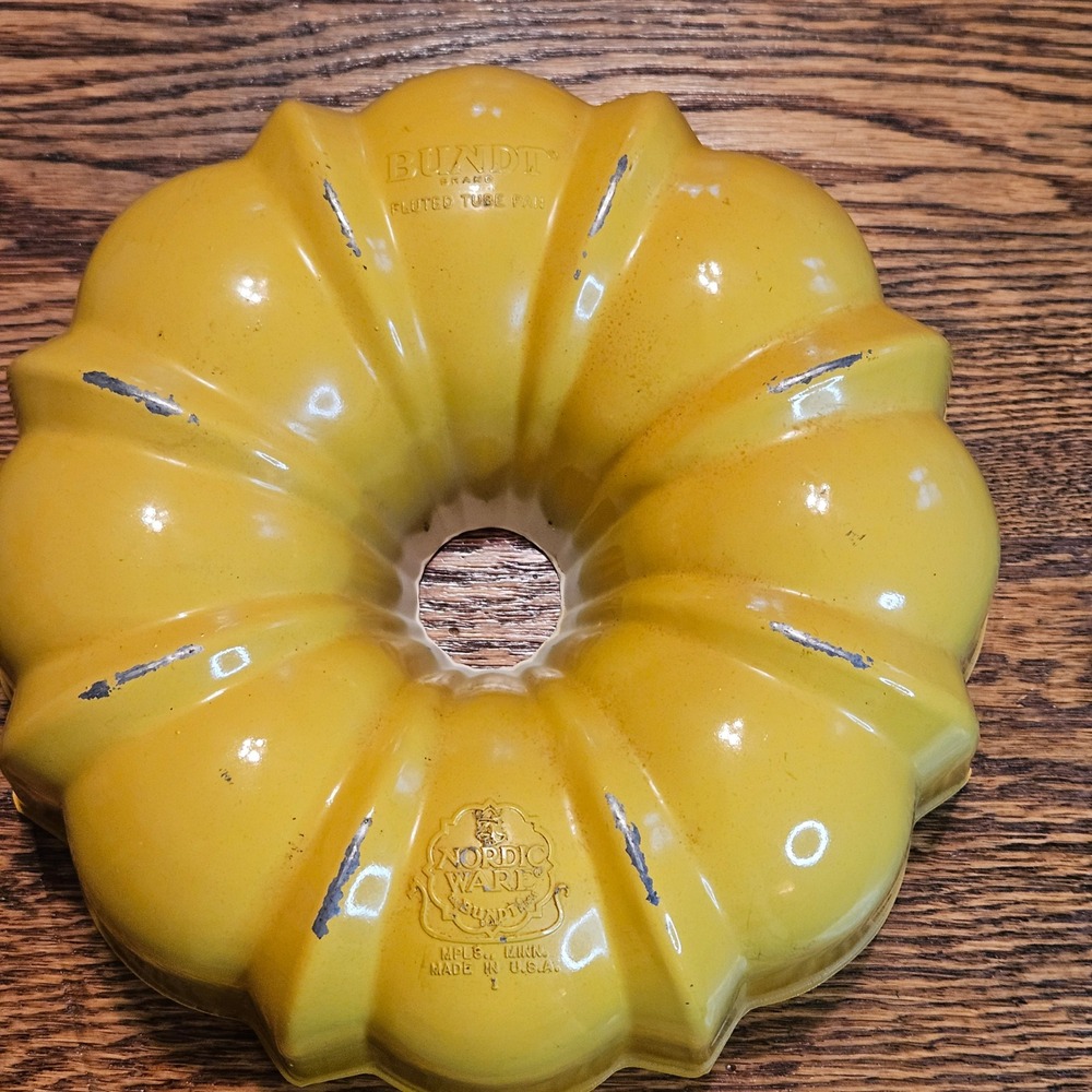 Nordic Ware Bundt Fluted Tube Pan Yellow Cast Aluminum Vintage Cake Mold USA